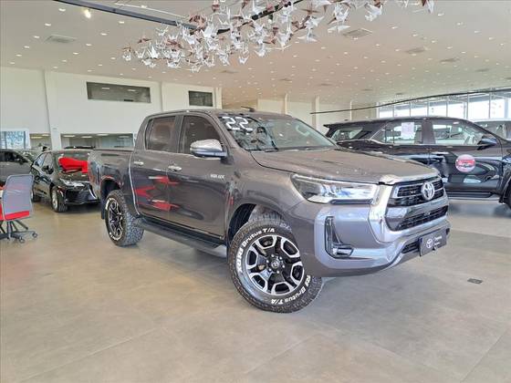 TOYOTA HILUX 2.8 D-4D TURBO DIESEL CD SRX 4X4 AUTOMÁTICO